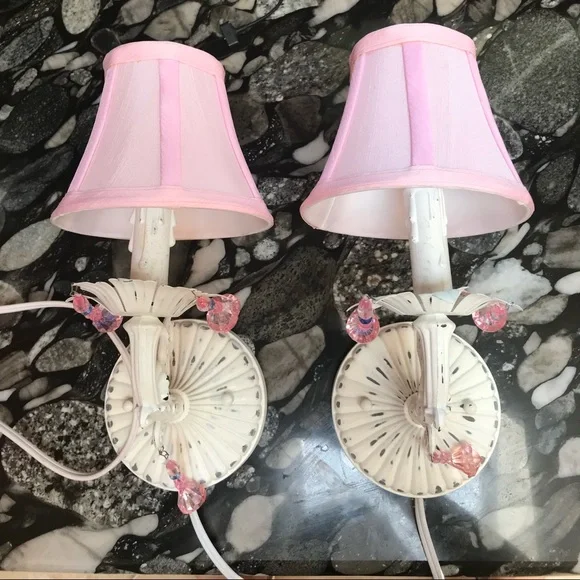 "Pretty in Pink" mini
chandelier wall sconce. - Picture 4 of 6